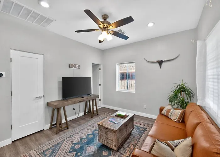 The Haven Luxury 2br Near Banner & Chase