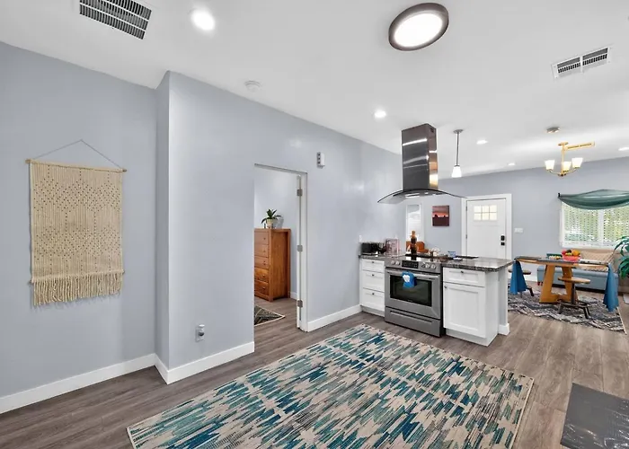 Holiday home The Haven Luxury 2br Near Banner & Chase *