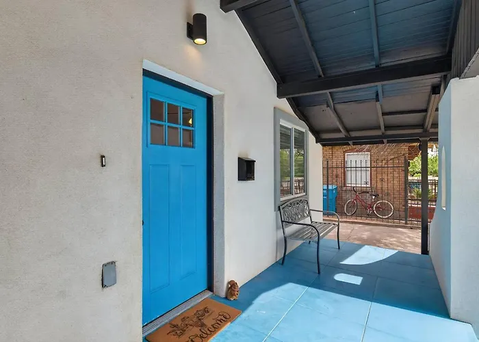 The Haven Luxury 2br Near Banner & Chase Holiday home *