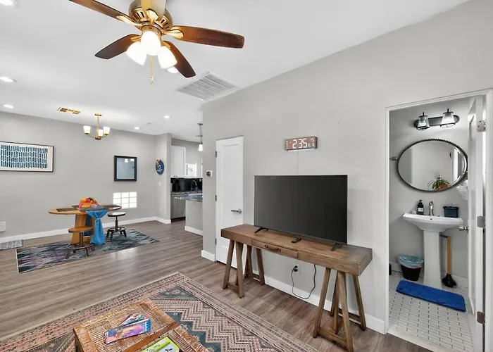 The Haven Luxury 2br Near Banner & Chase Holiday home *