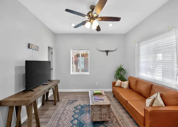 The Haven Luxury 2br Near Banner & Chase