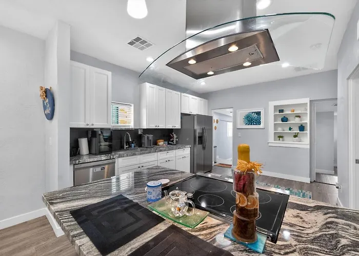 The Haven Luxury 2br Near Banner & Chase *
