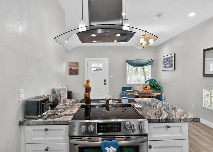 The Haven Luxury 2br Near Banner & Chase Holiday home *