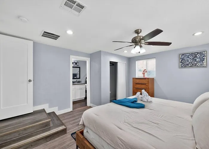 The Haven Luxury 2br Near Banner & Chase *