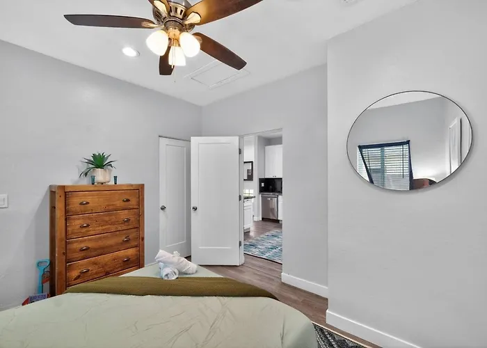 The Haven Luxury 2br Near Banner & Chase Holiday home *